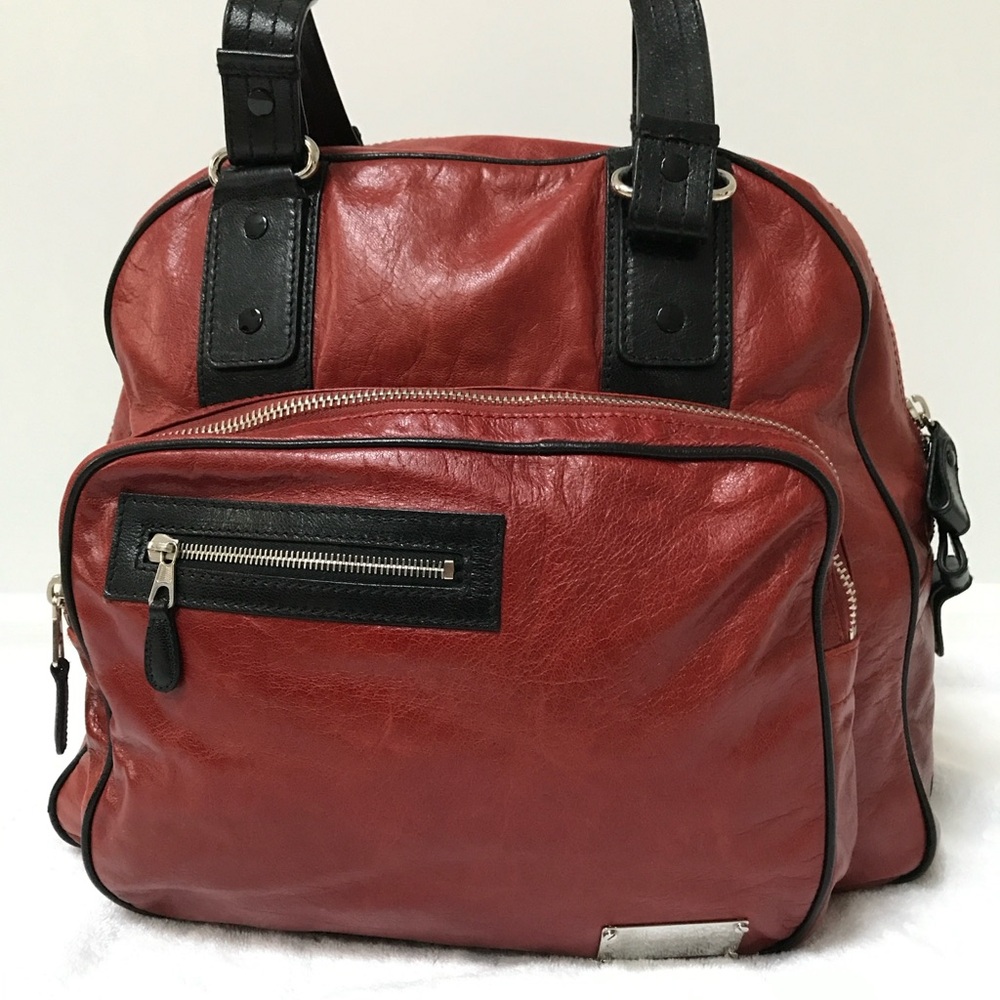 ✨PREOWNED✨💯% AUTHENTIC BALENCIAGA SOFT LEATHER BAG